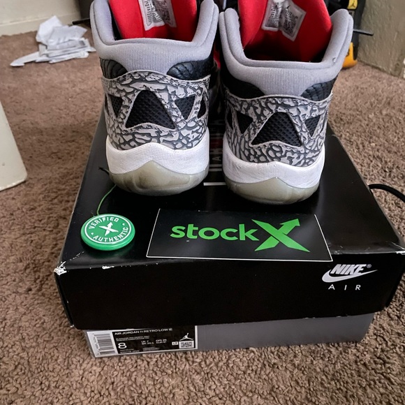 Jordan black cement 11s - Picture 3 of 3